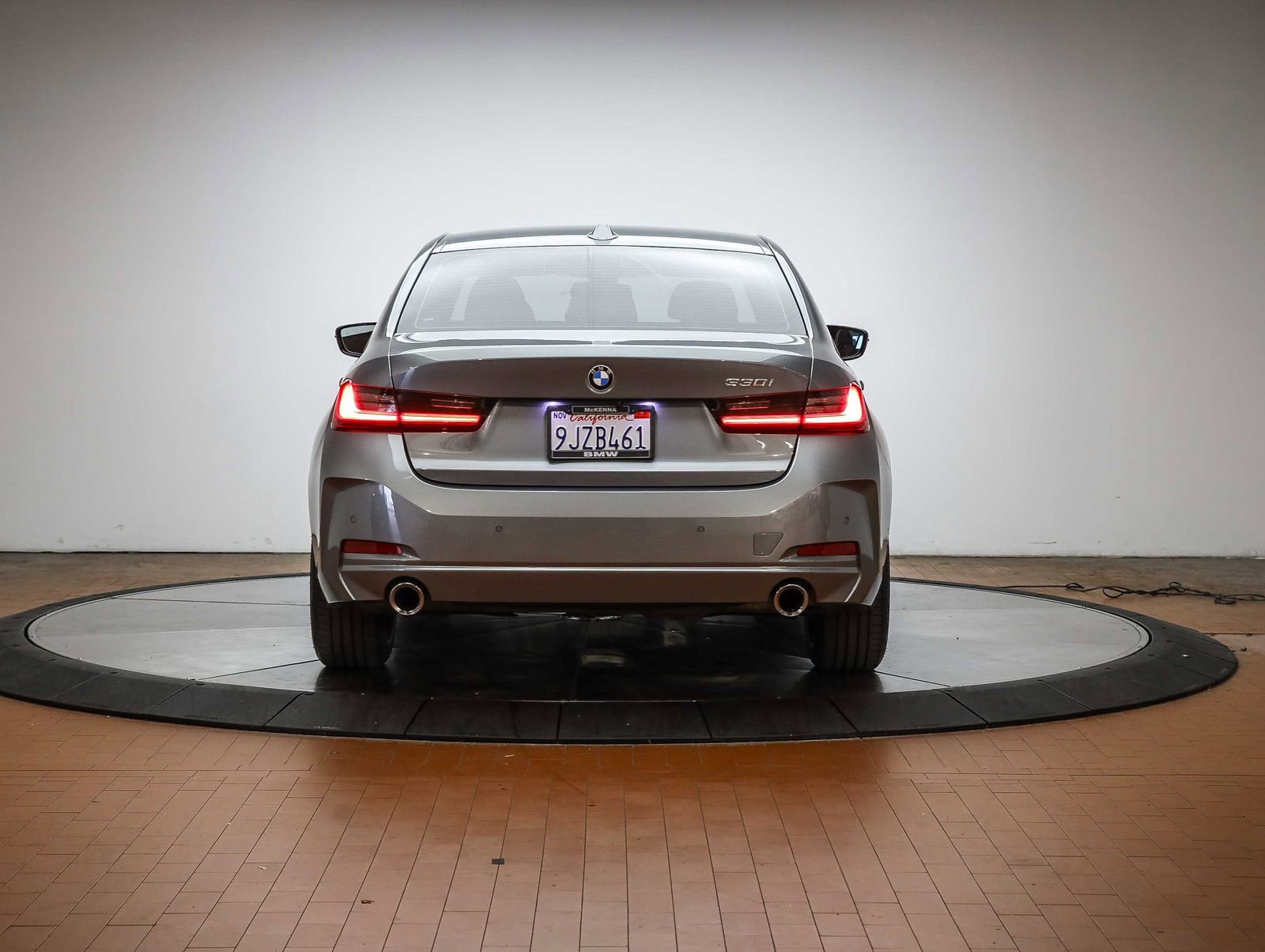 Used 2024 BMW 330i Sedan w/ Premium Package RWD image 3