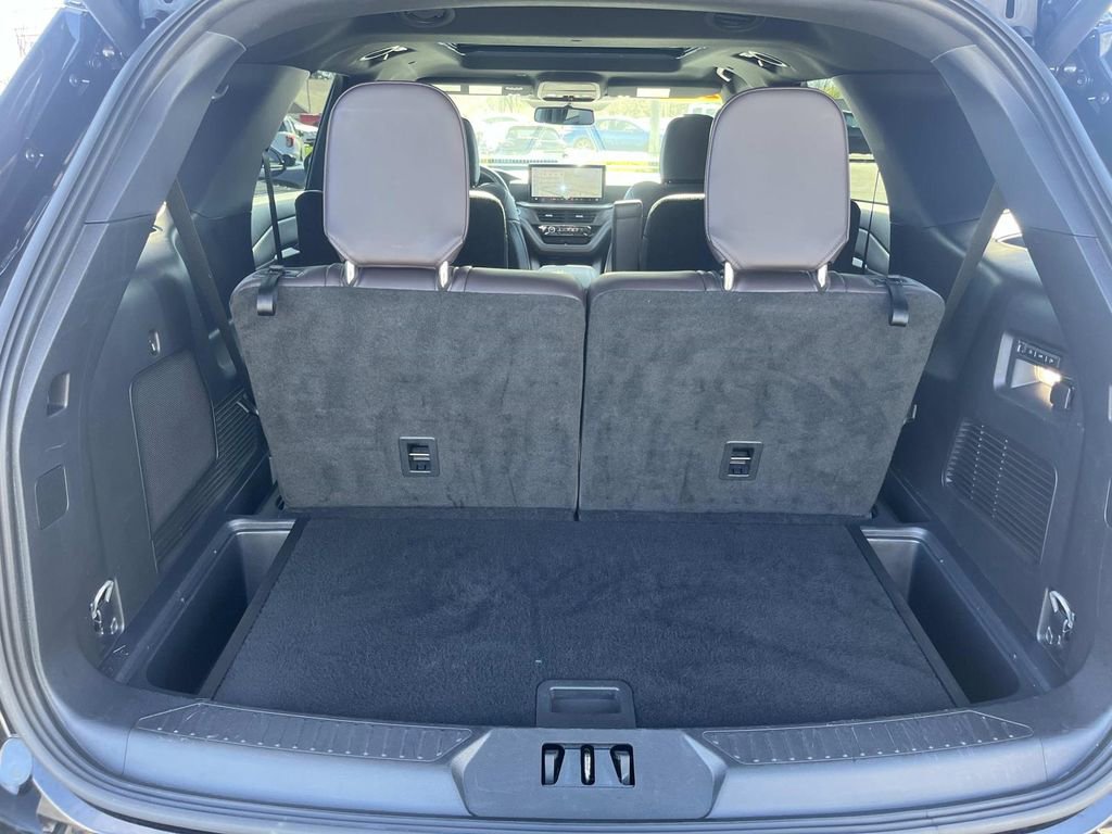 Used 2025 Ford Explorer Platinum image 11