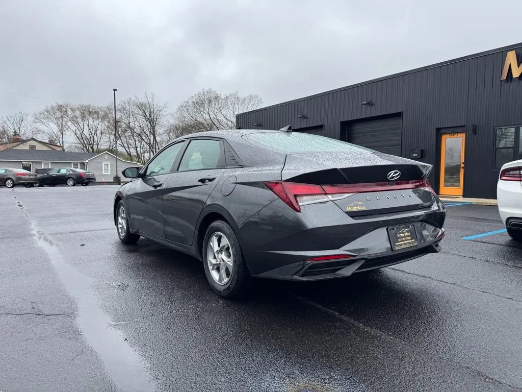 Used 2021 Hyundai Elantra SE w/ Cargo Package image 2