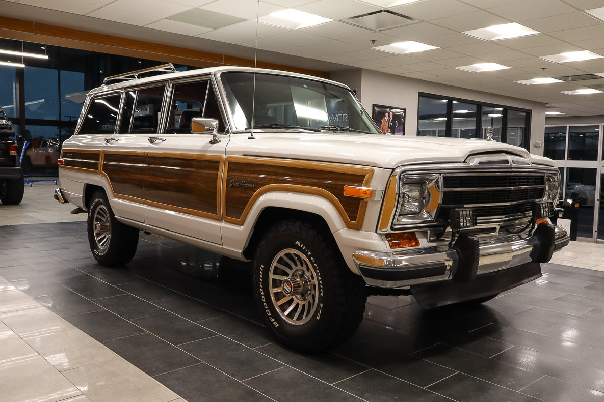 Used 1987 Jeep Grand Wagoneer image 5