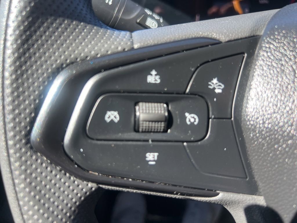 Used 2025 Chevrolet Trax LT FWD image 44
