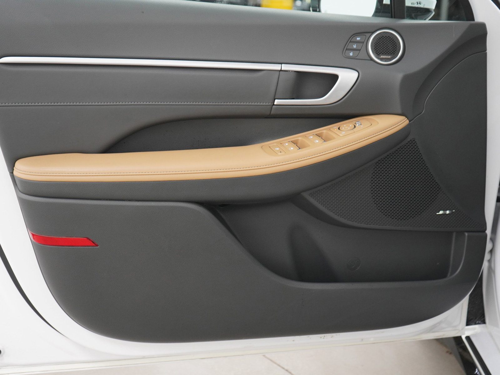 Certified 2025 Hyundai Sonata Limited FWD image 17