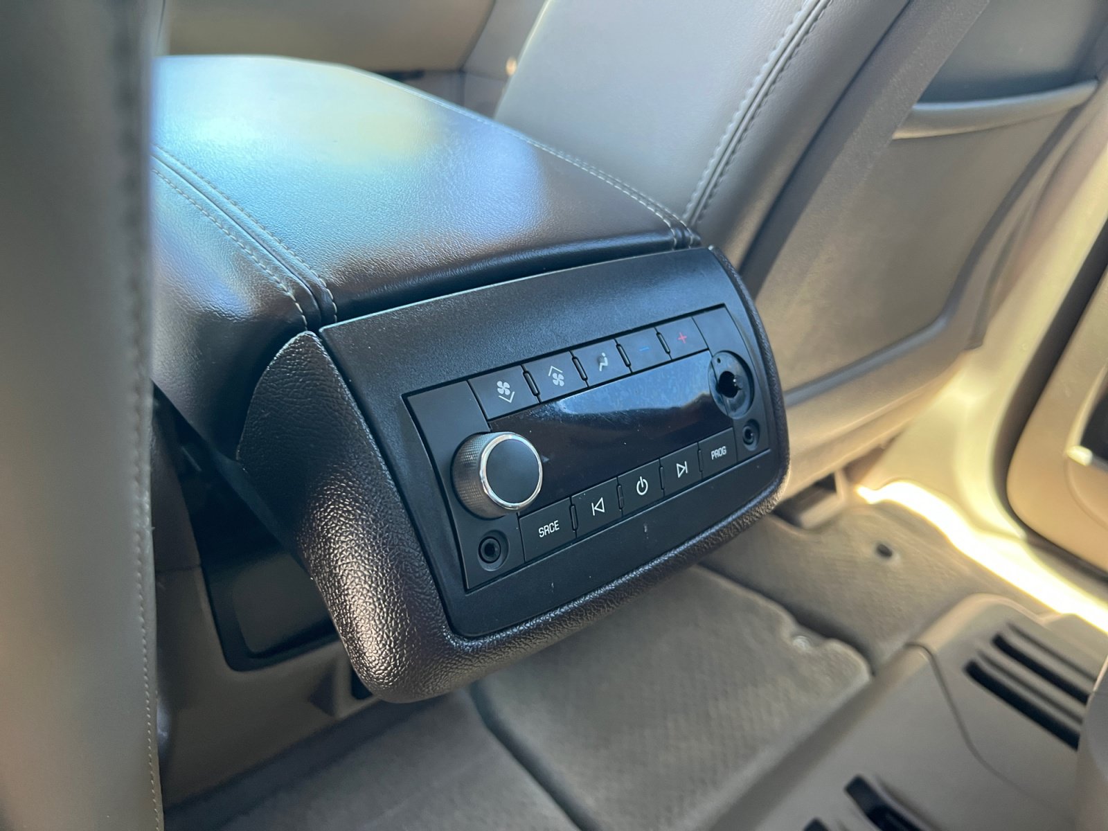 Used 2015 GMC Acadia Denali FWD image 32