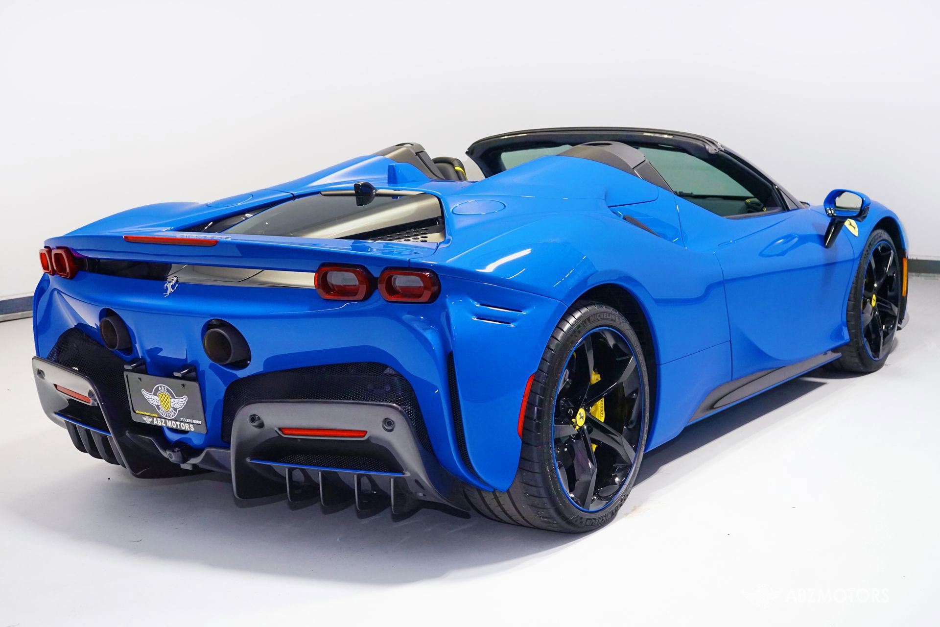 Used 2025 Ferrari SF90 Spider image 6
