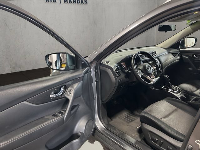 Used 2018 Nissan Rogue SV AWD/4WD image 15