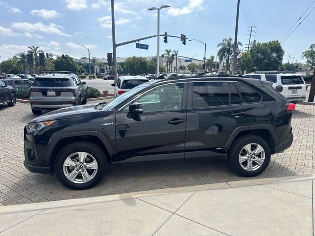 Used 2020 Toyota RAV4 XLE w/ Convenience Package AWD/4WD image 3