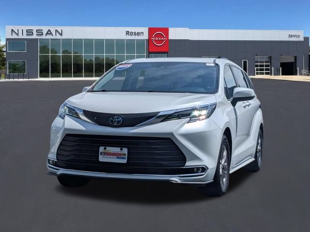Used 2023 Toyota Sienna XLE FWD image 7