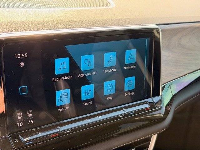 Used 2024 Volkswagen Atlas SE w/ Panoramic Sunroof Package image 4