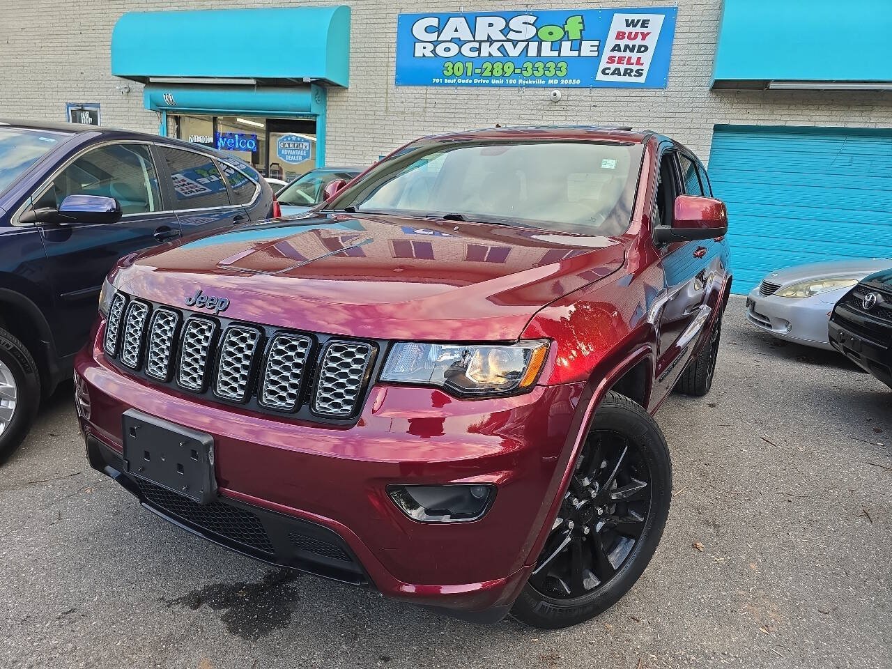 Used 2019 Jeep Grand Cherokee Altitude AWD/4WD image 2