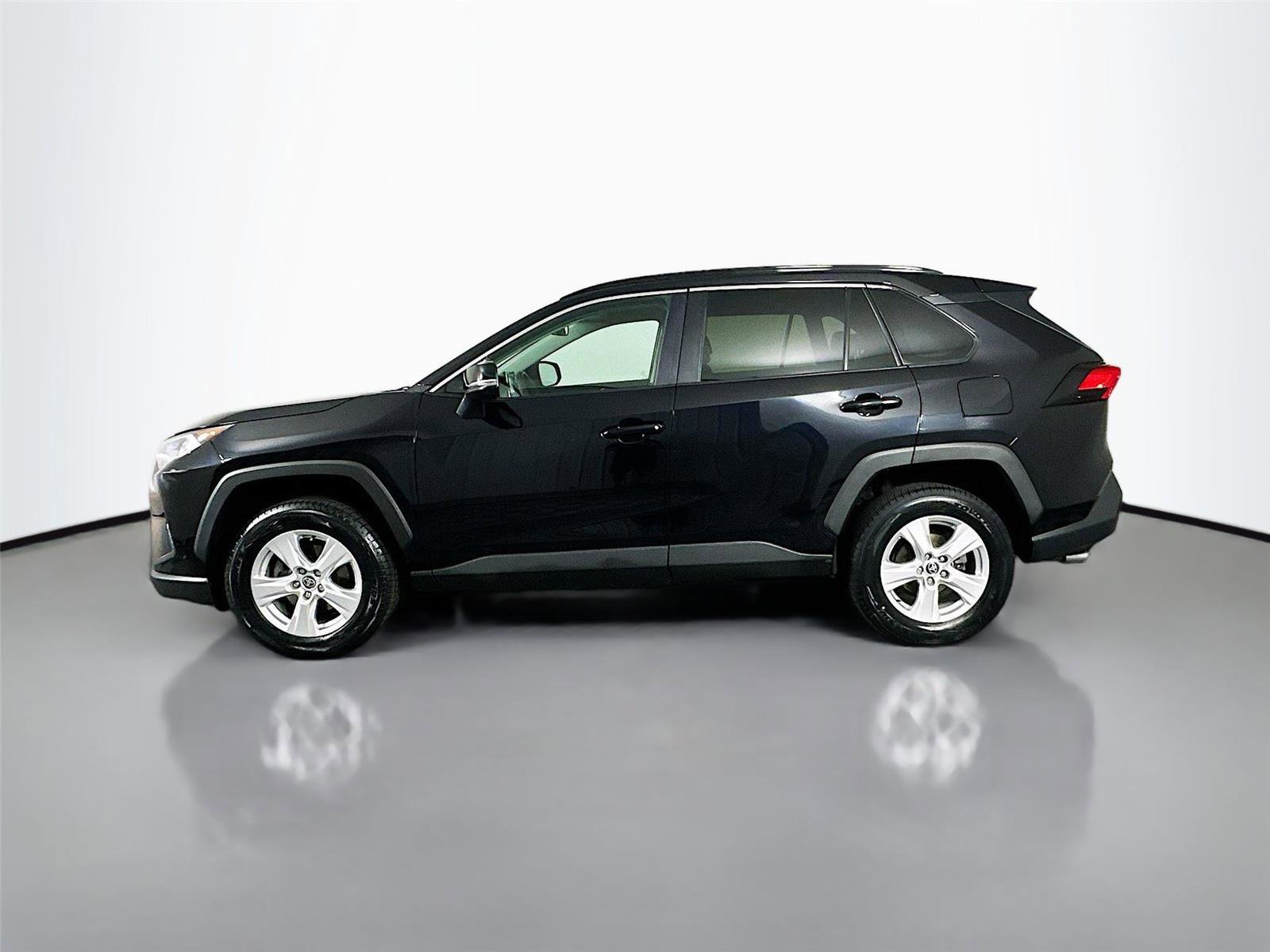 Used 2021 Toyota RAV4 XLE AWD/4WD image 8