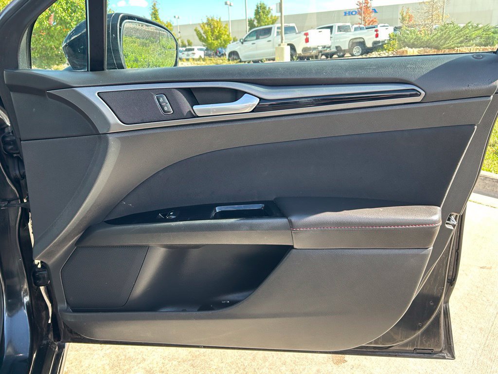 Used 2015 Ford Fusion SE w/ Equipment Group 201A FWD image 30