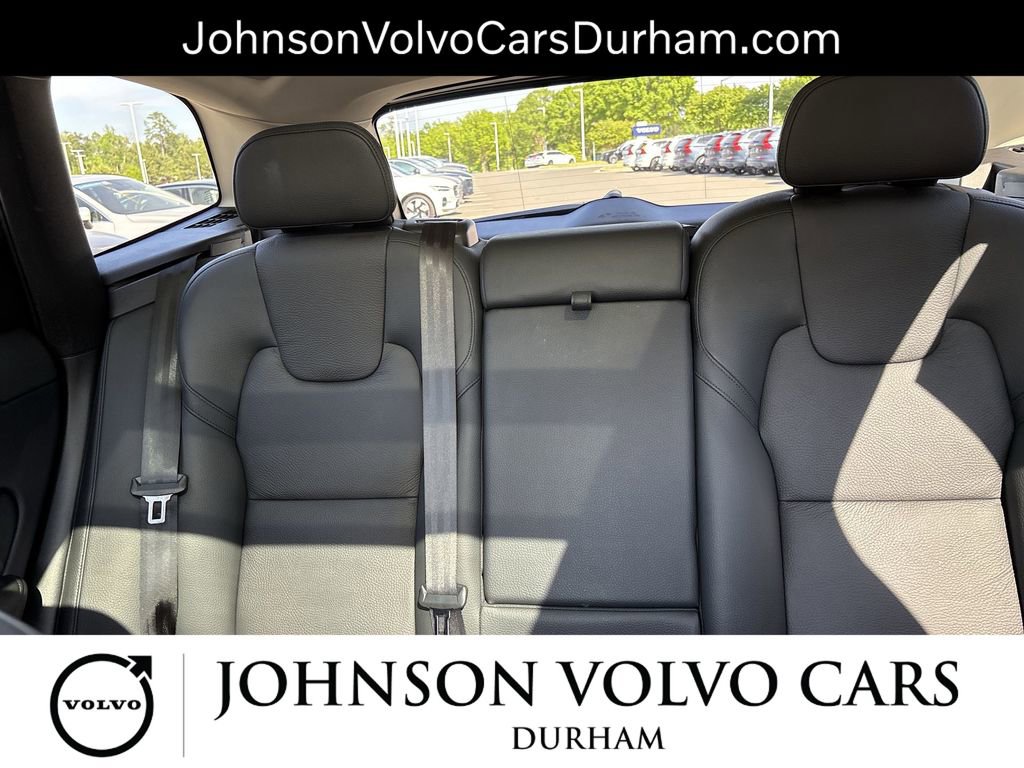 Used 2023 Volvo XC60 B5 Plus AWD/4WD image 23