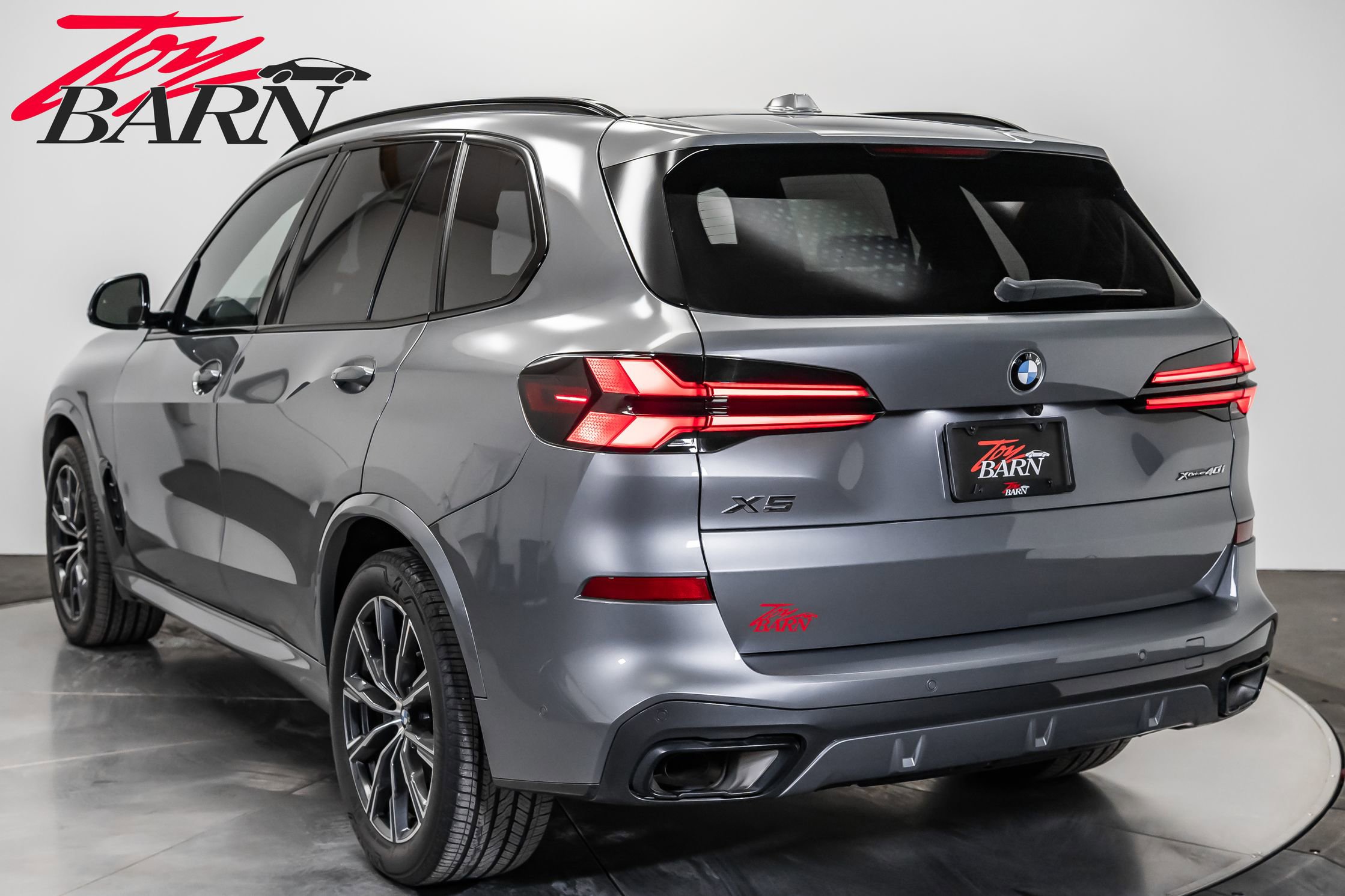 Used 2024 BMW X5 xDrive40i w/ M Sport Package image 11