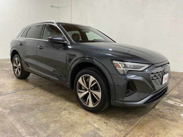 Used 2024 Audi Q8 e-tron Premium Plus w/ Premium Plus Package AWD/4WD image 7