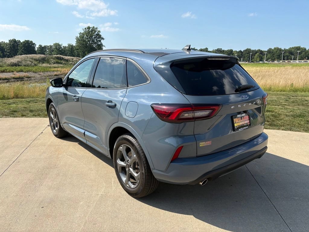 Used 2023 Ford Escape ST-Line Select AWD/4WD image 7