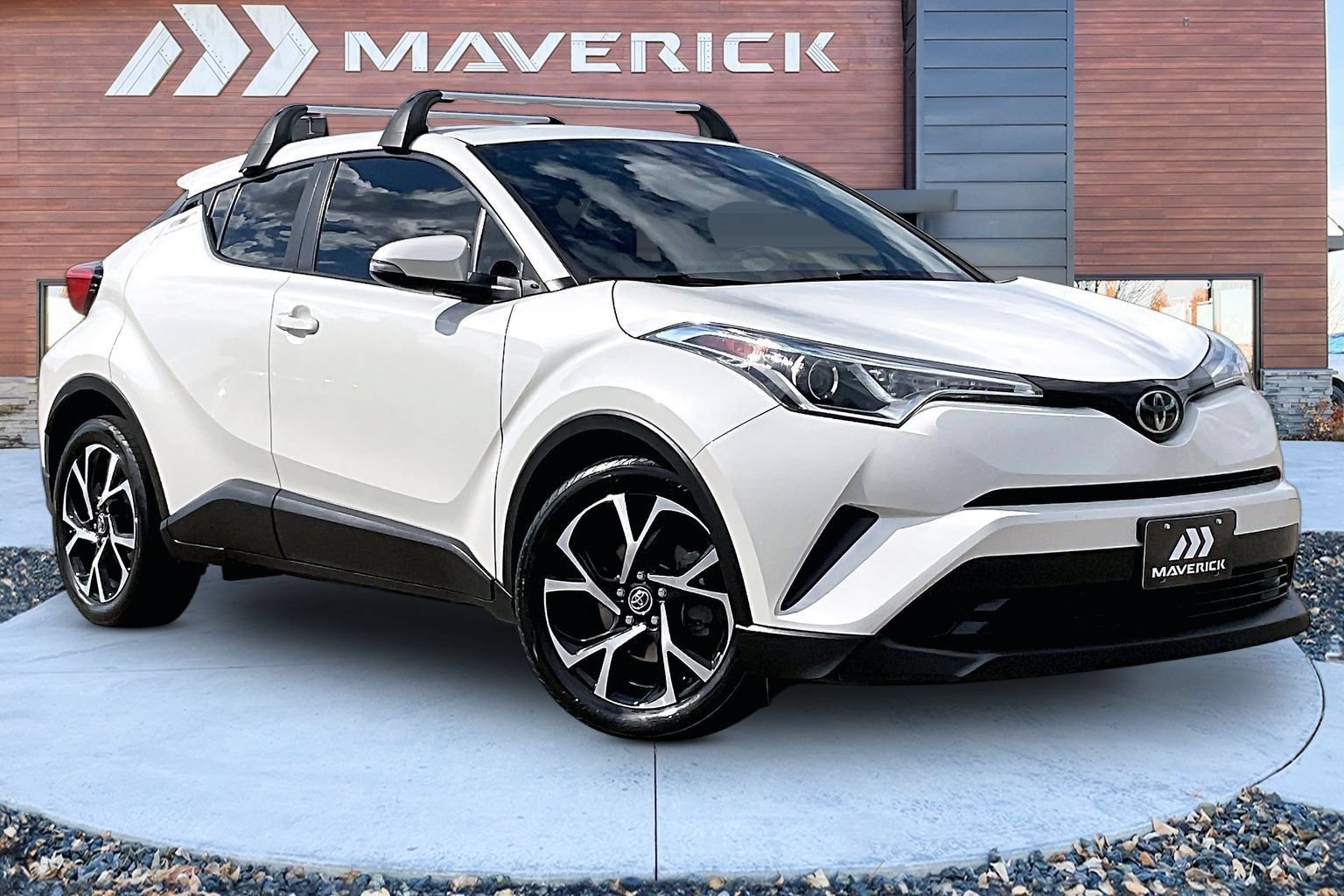 Used 2018 Toyota C-HR XLE FWD image 1