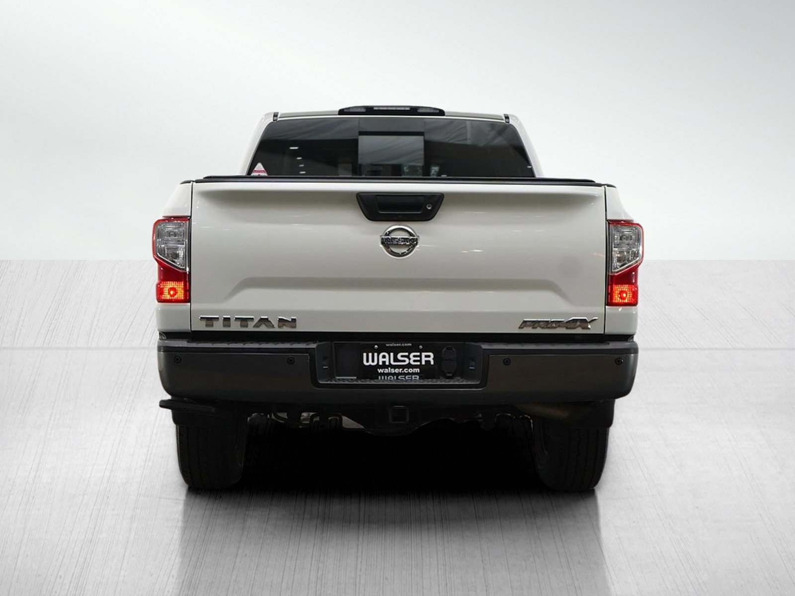 Used 2017 Nissan Titan PRO-4X AWD/4WD image 4