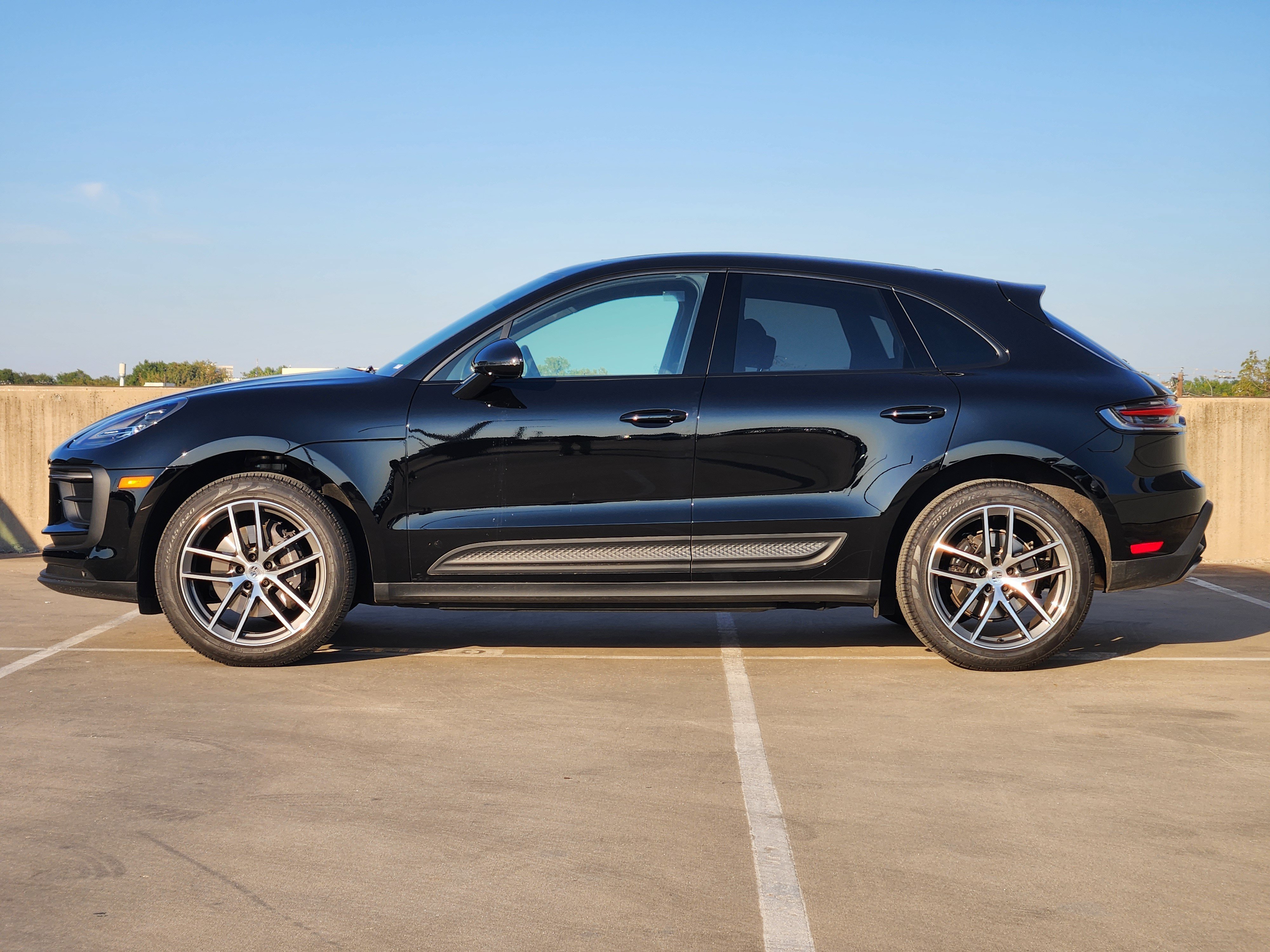 Certified 2026 Porsche Macan AWD/4WD image 2
