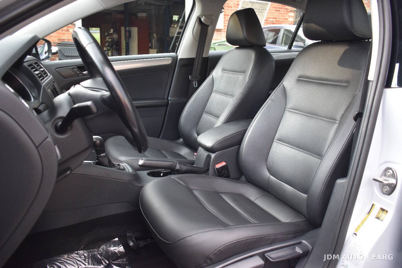 Used 2017 Volkswagen Jetta SE FWD image 12