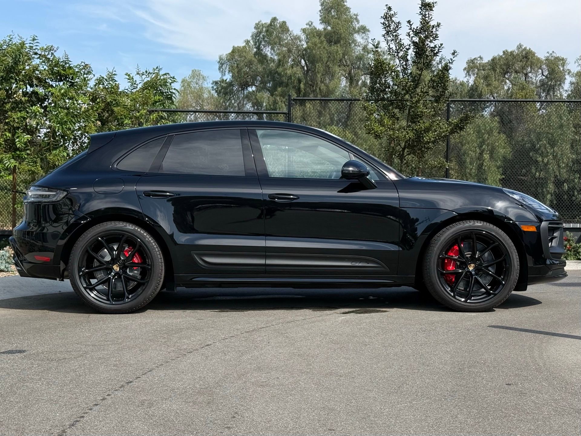 Certified 2025 Porsche Macan GTS image 8