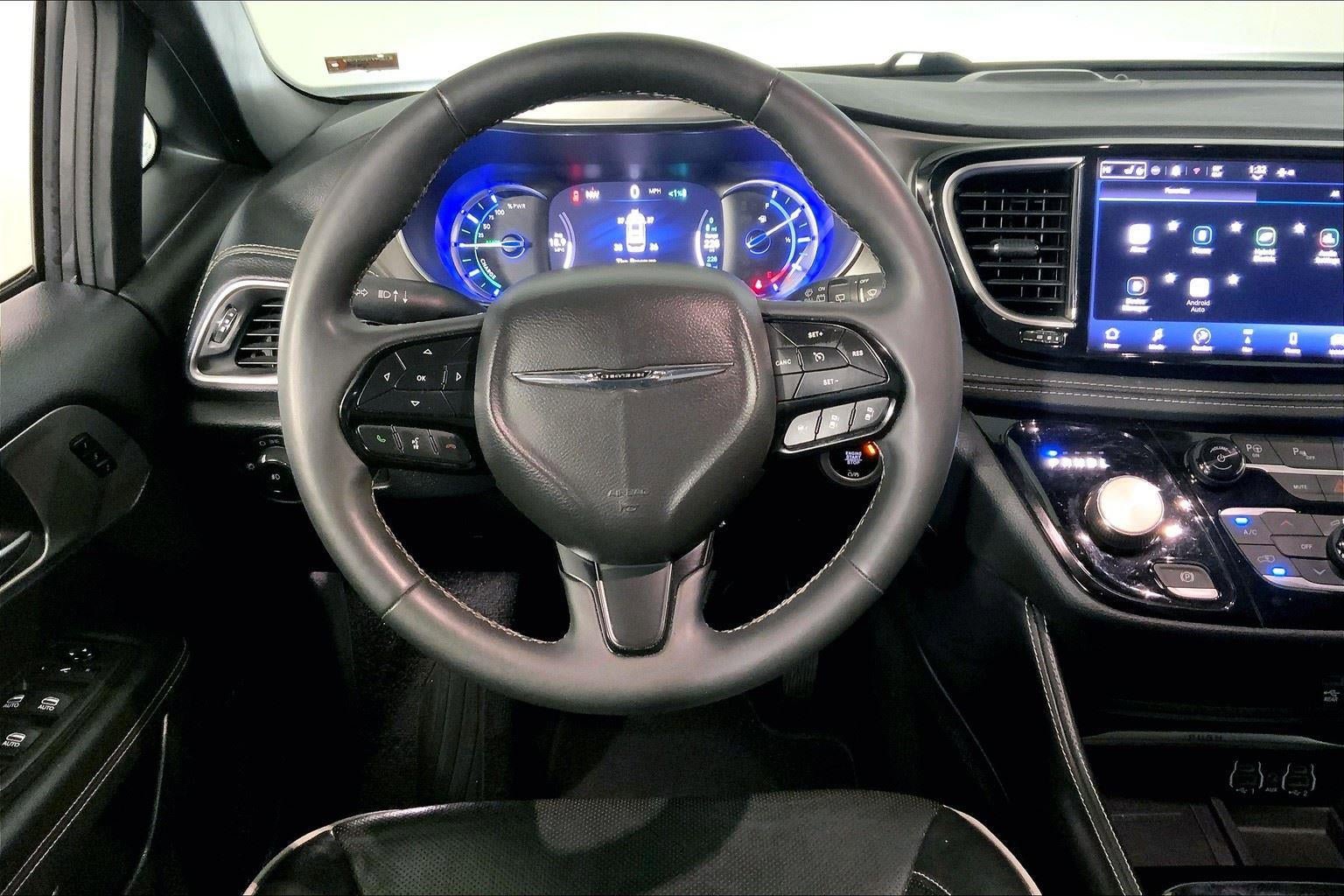 Used 2022 Chrysler Pacifica Limited w/ Uconnect Theater Family Group FWD image 6