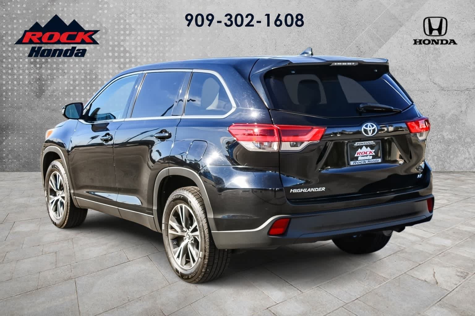 Used 2019 Toyota Highlander Plus FWD image 6