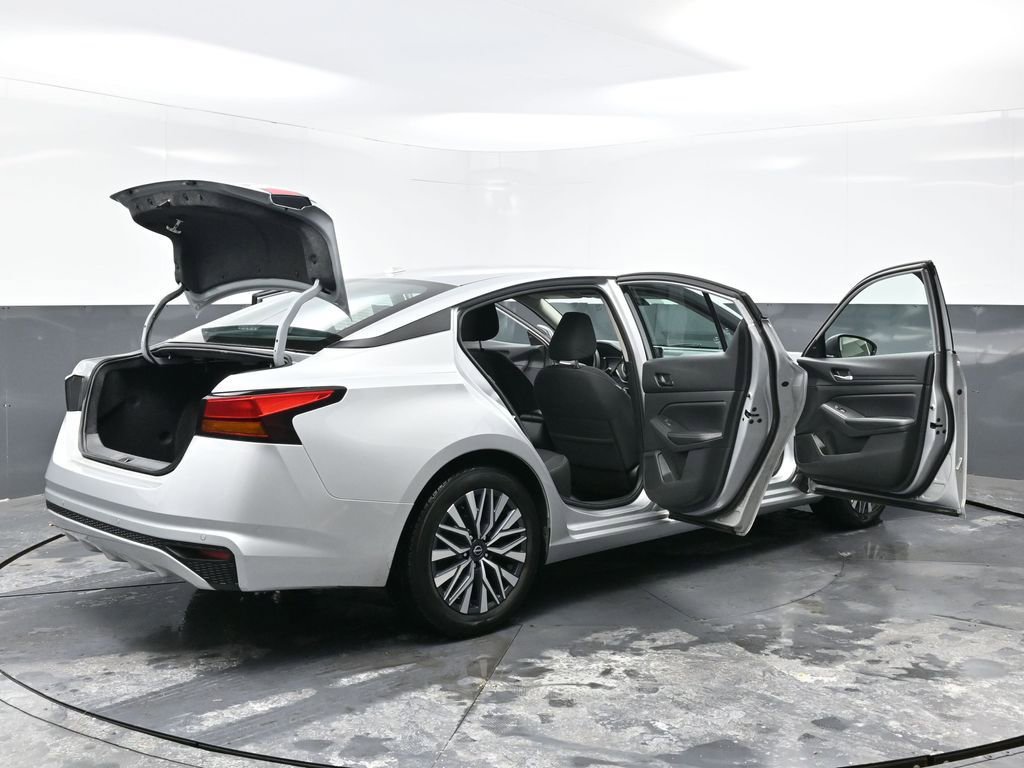 Used 2024 Nissan Altima 2.5 SV FWD image 49