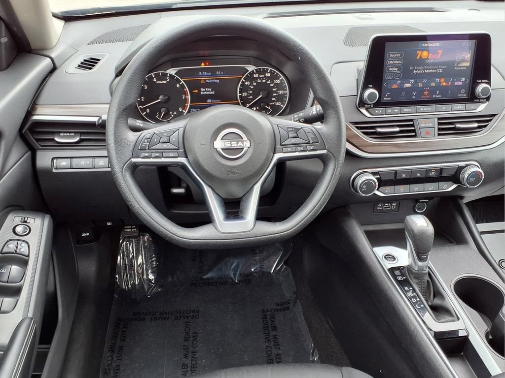 Used 2025 Nissan Altima 2.5 SV FWD image 9
