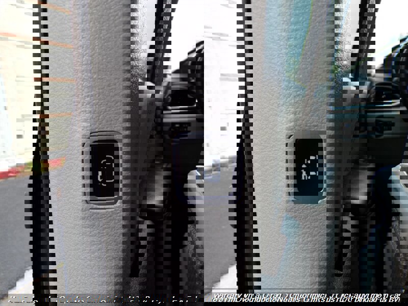 Used 2017 Chrysler Pacifica Touring-L Plus image 23