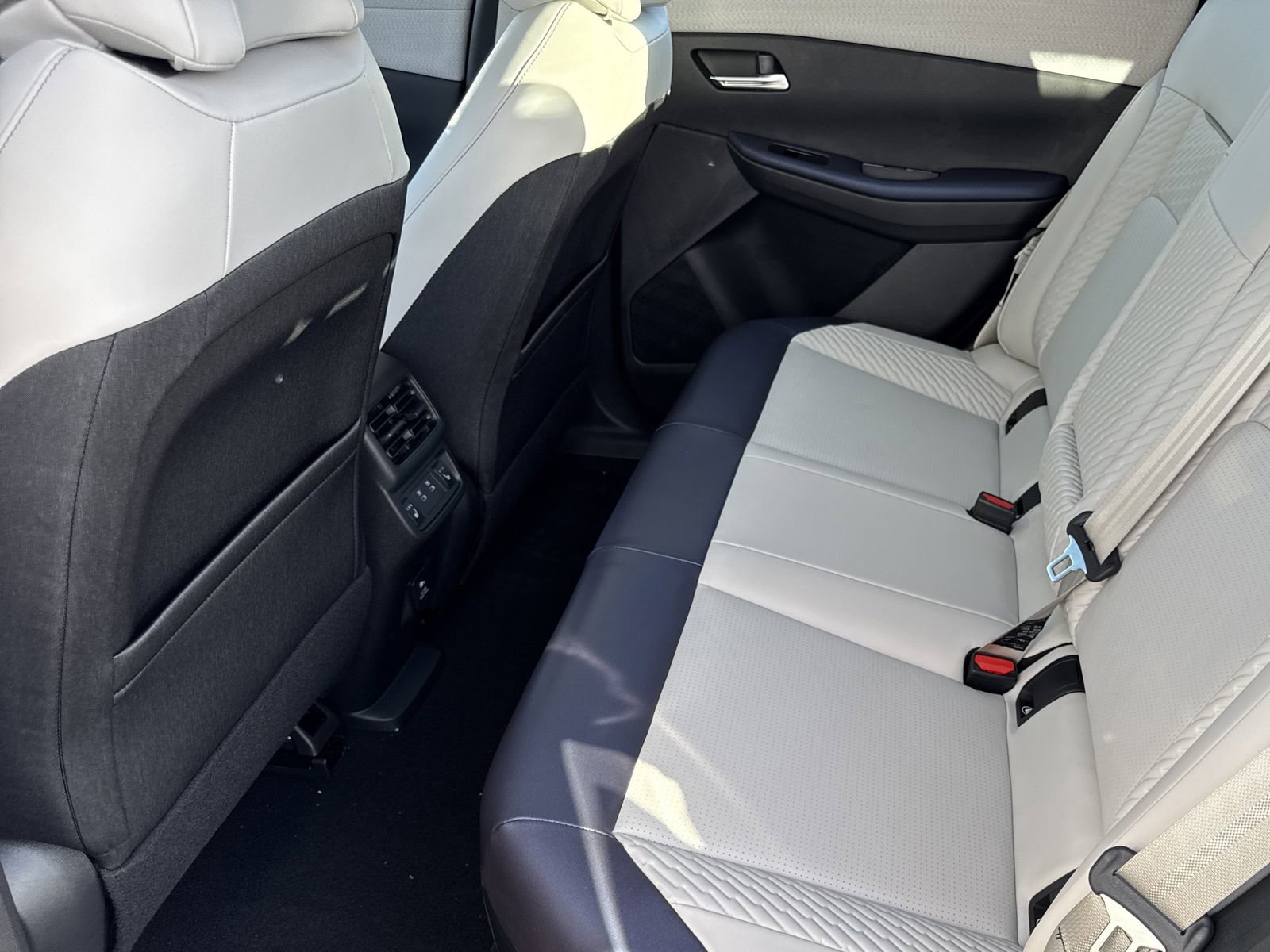 New 2026 Nissan Leaf Platinum+ w/ Cargo Package (Platinum+) image 21