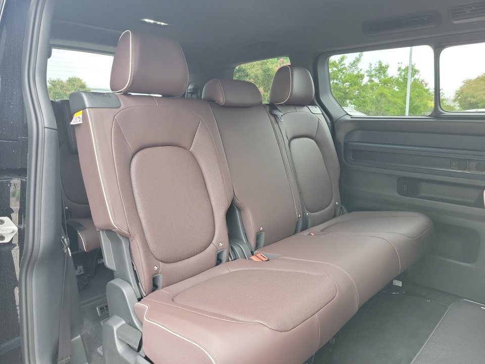 New 2025 Volkswagen ID. Buzz Pro S RWD image 29