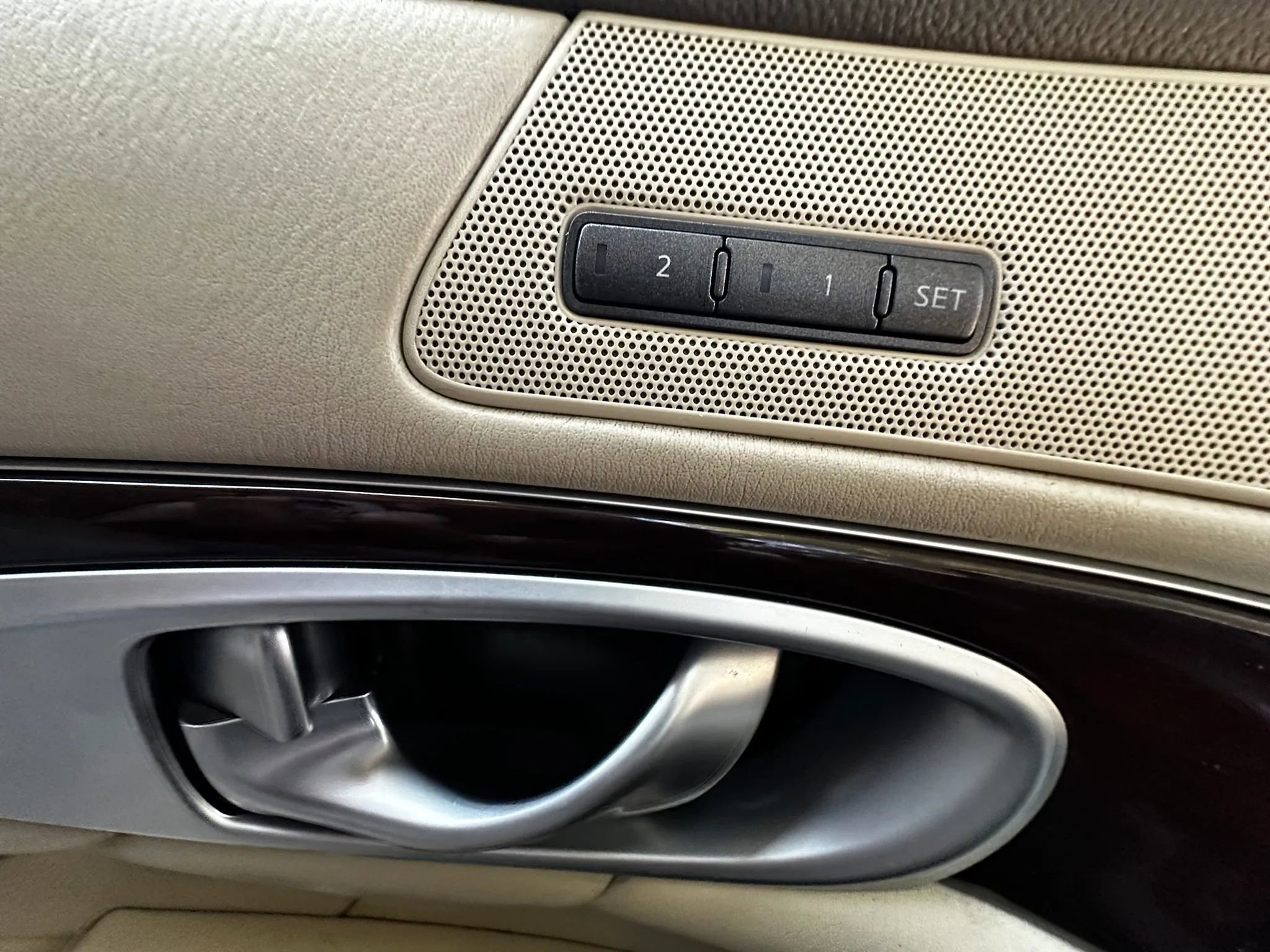 Used 2013 INFINITI M37 w/ Premium Pkg RWD image 41