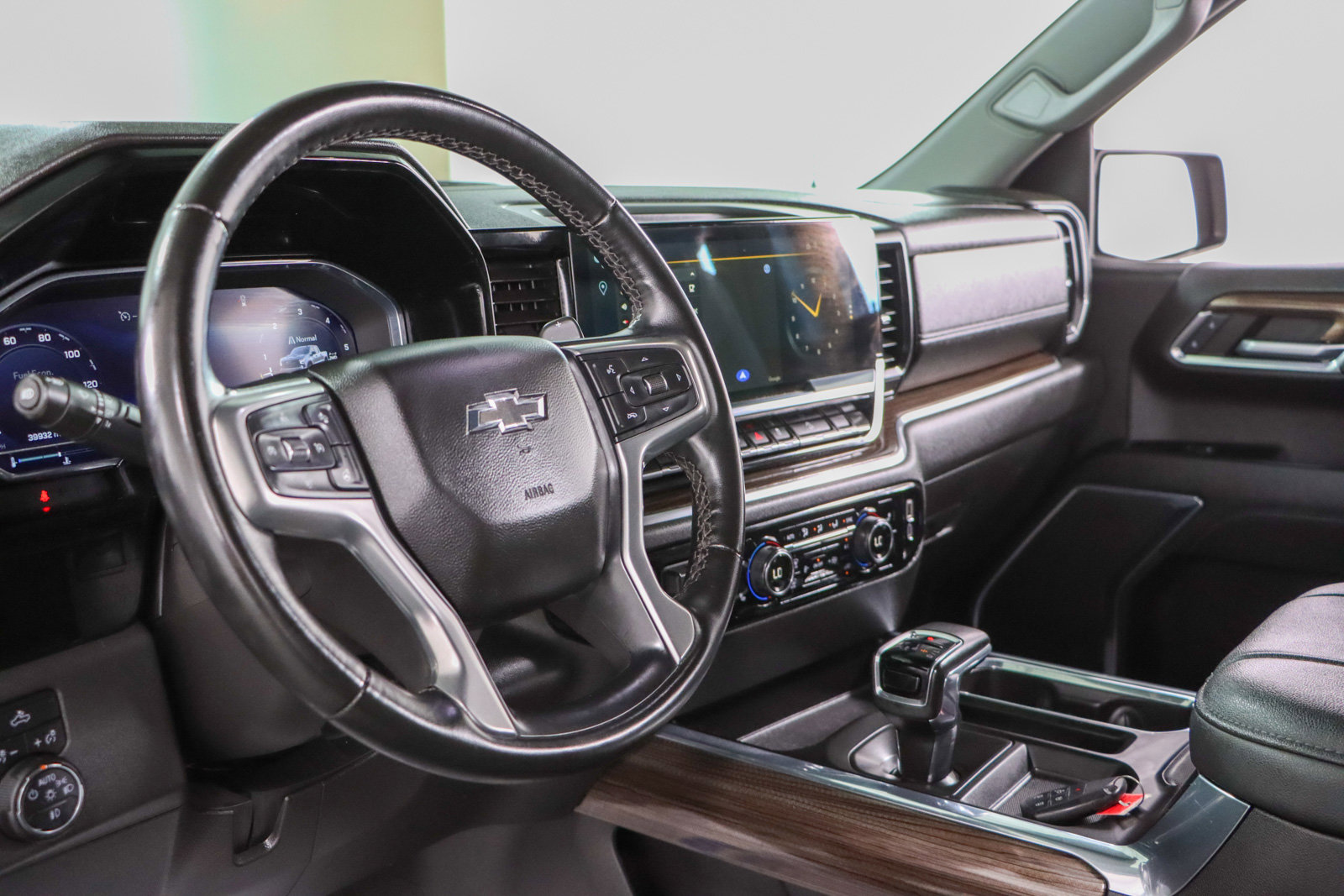 Used 2023 Chevrolet Silverado 1500 LT Trail Boss w/ Protection Package image 24