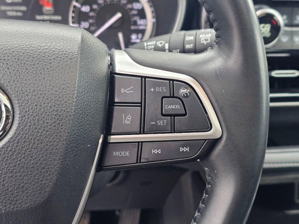 Used 2022 Toyota Highlander XLE image 29