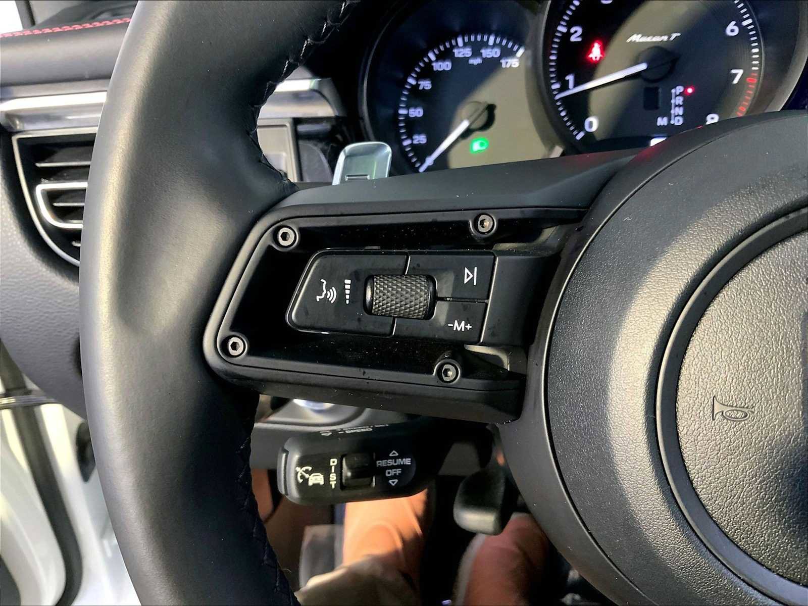 Certified 2023 Porsche Macan Turbo image 27