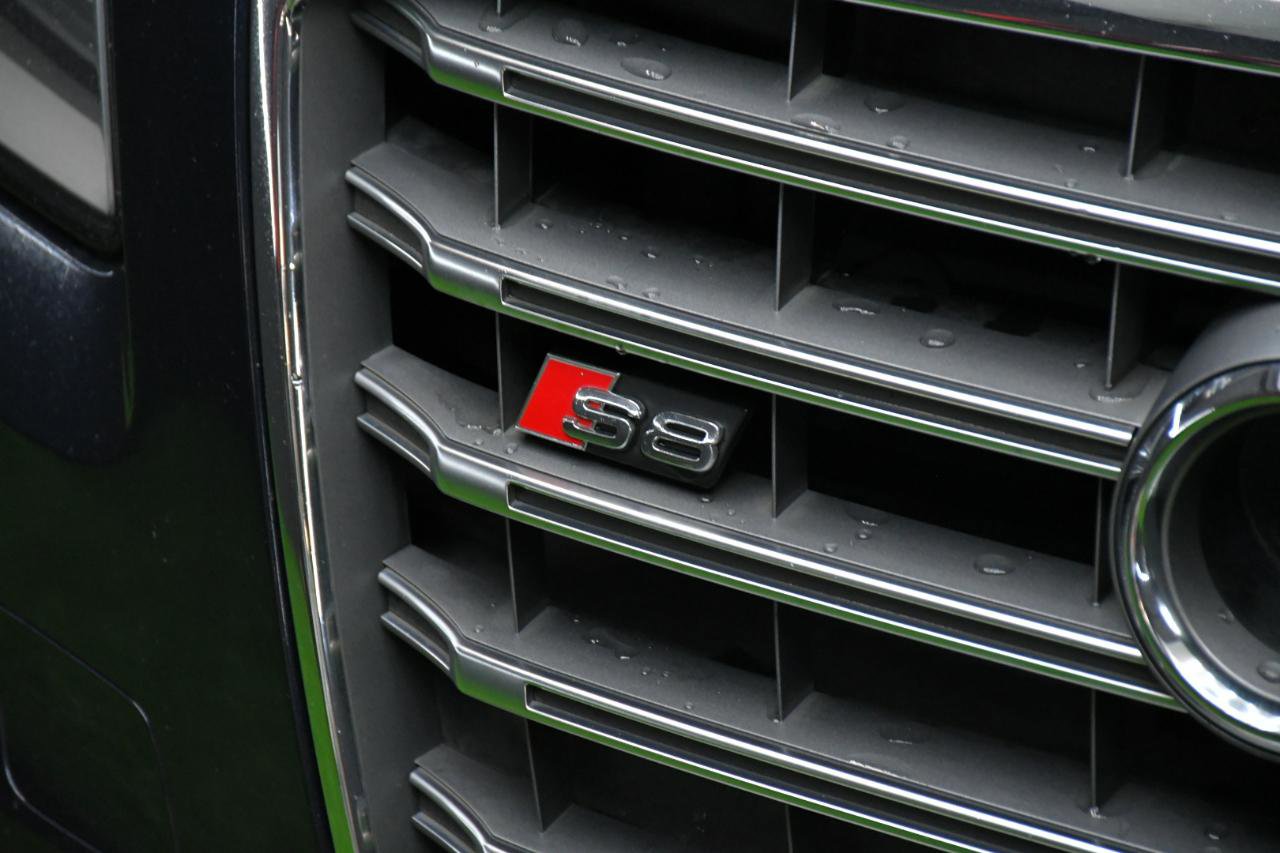 Used 2013 Audi S8 AWD/4WD image 7