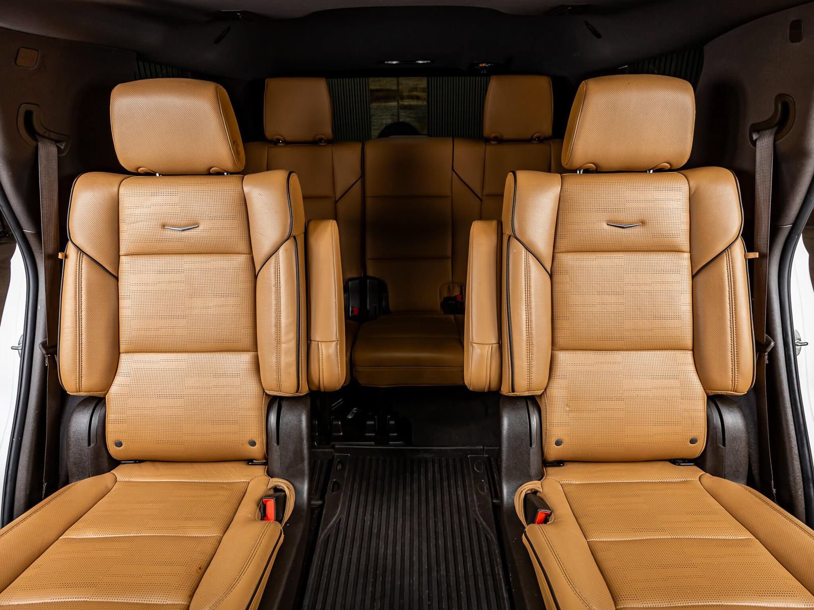 Used 2025 Cadillac Escalade Premium Luxury w/ LPO, Floor Liner Package AWD/4WD image 32