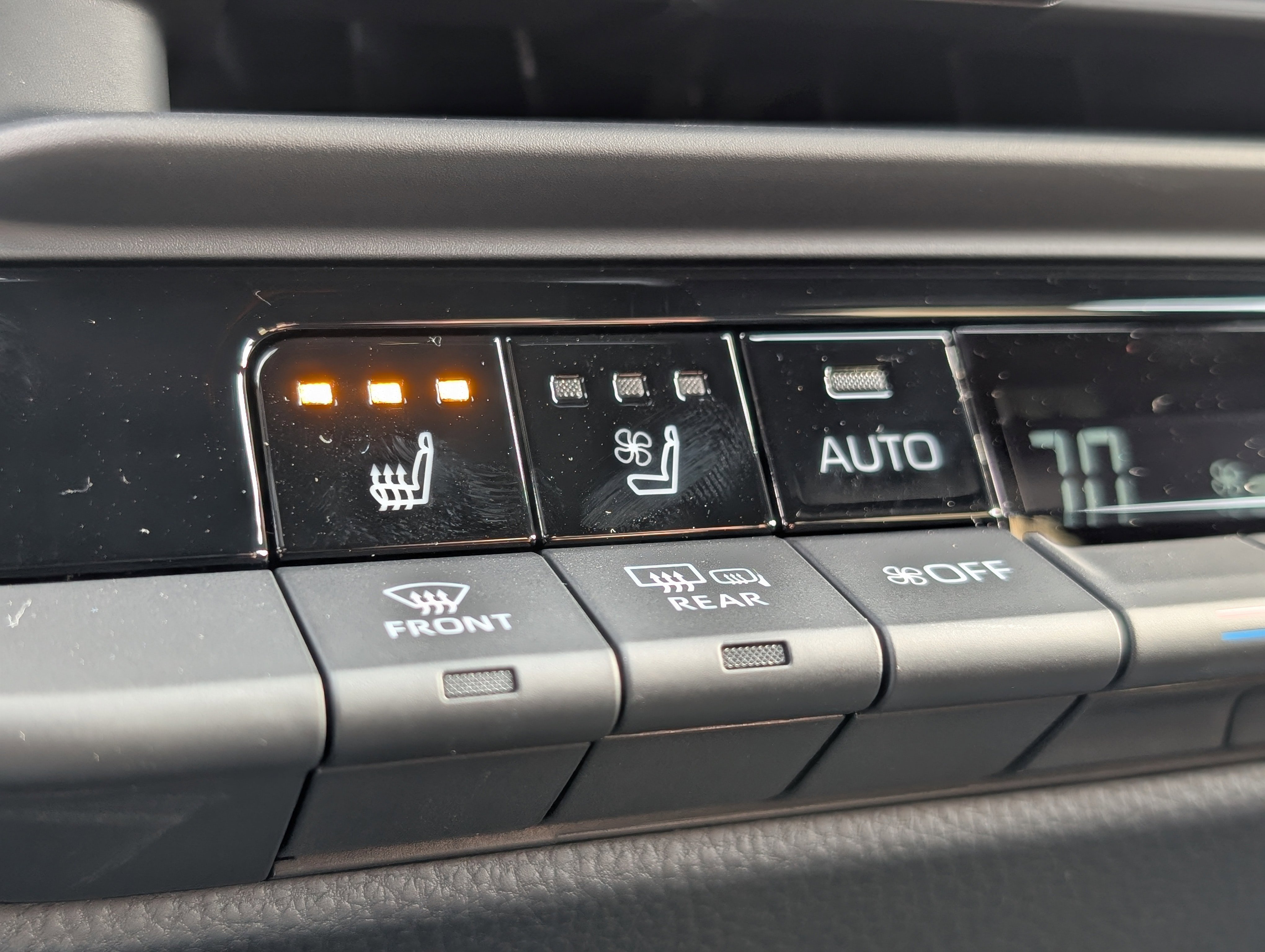 New 2025 Toyota Crown Signia image 4