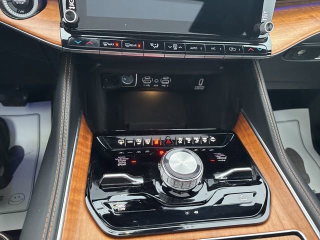 Used 2024 Jeep Grand Wagoneer L Series III image 27