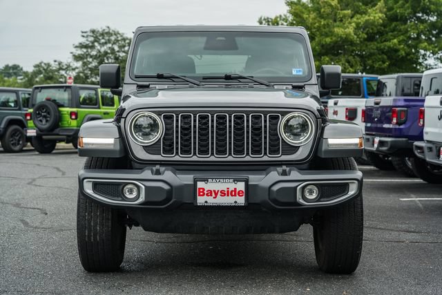 Used 2025 Jeep Wrangler Unlimited Sahara AWD/4WD image 3