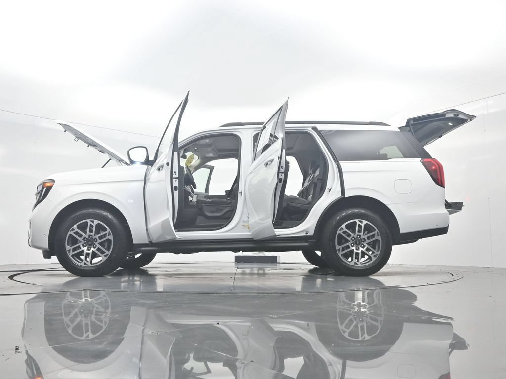 Used 2025 Ford Expedition Active AWD/4WD image 53