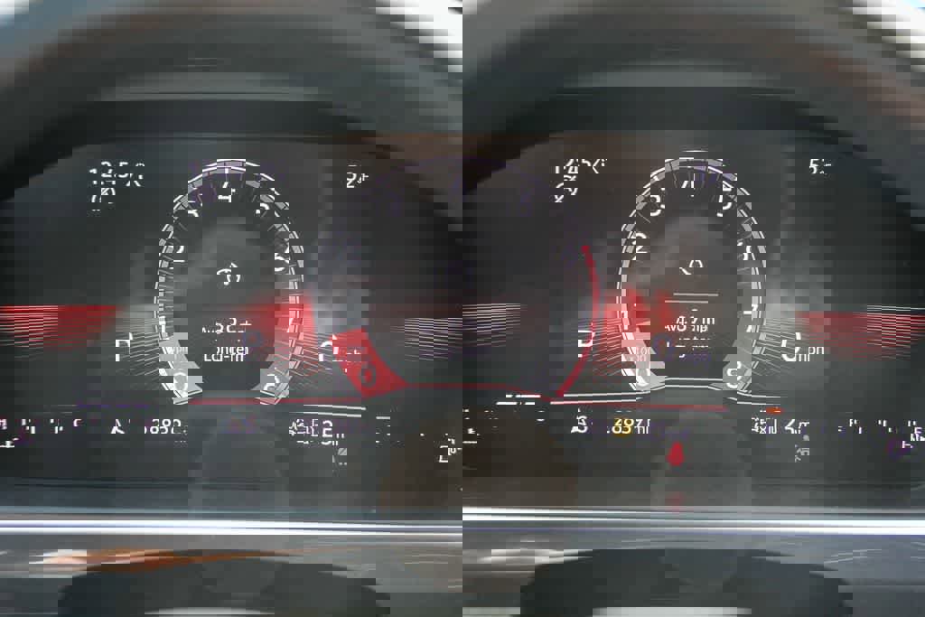 Used 2024 Volkswagen Tiguan SE R-Line image 24