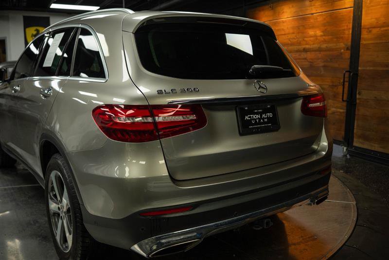 Used 2019 Mercedes-Benz GLC 300 4MATIC w/ Parking Assistance Package image 6