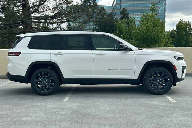New 2026 Jeep Grand Cherokee L Limited AWD/4WD image 3