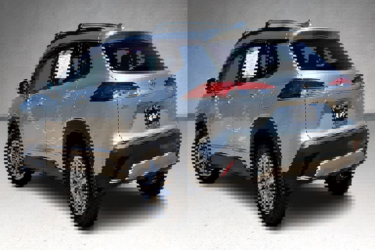 Used 2022 Toyota Corolla Cross LE image 4