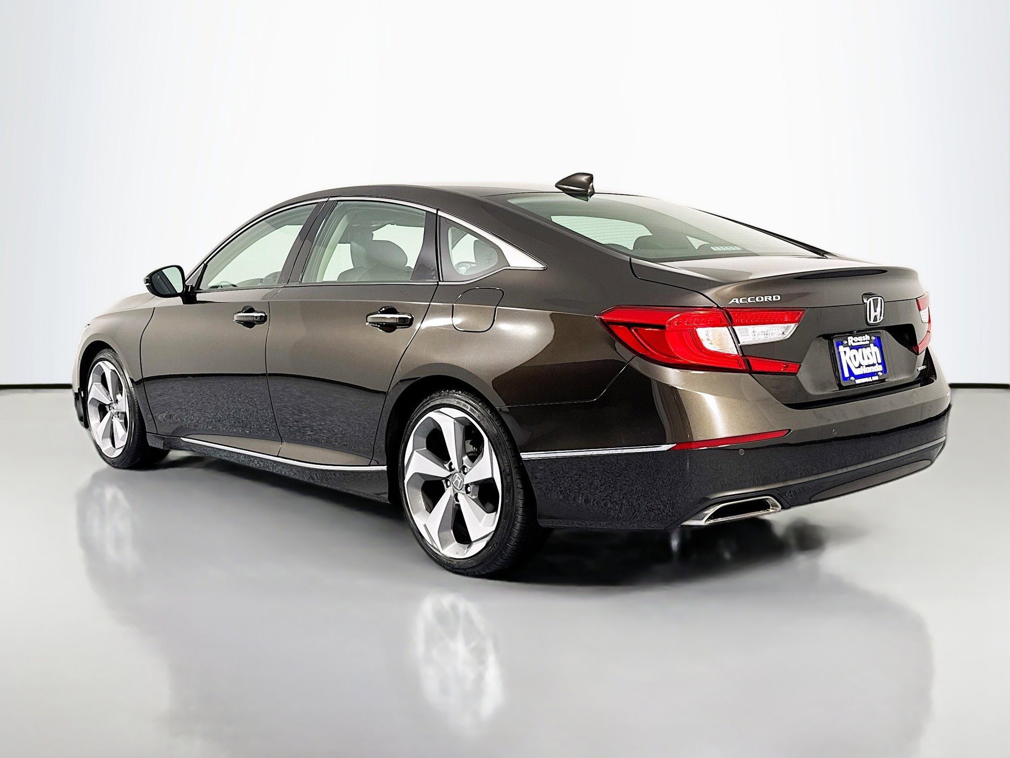 Certified 2018 Honda Accord Touring image 7