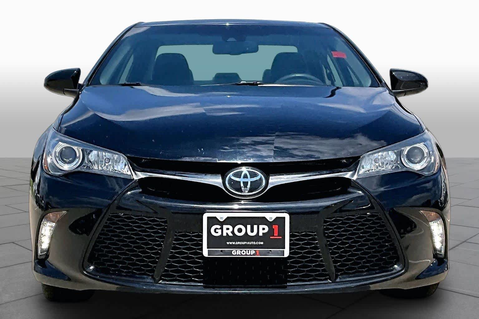 Used 2017 Toyota Camry XSE w/ Moonroof Package FWD image 4