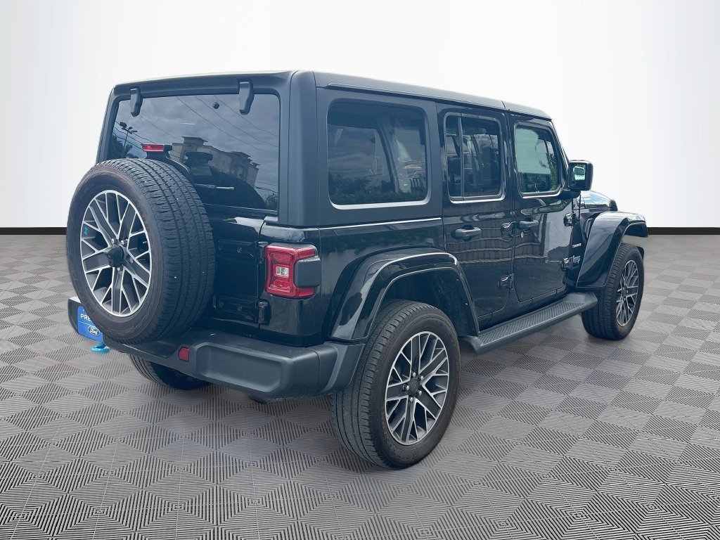 Used 2023 Jeep Wrangler Unlimited Sahara w/ Cold Weather Group AWD/4WD image 6