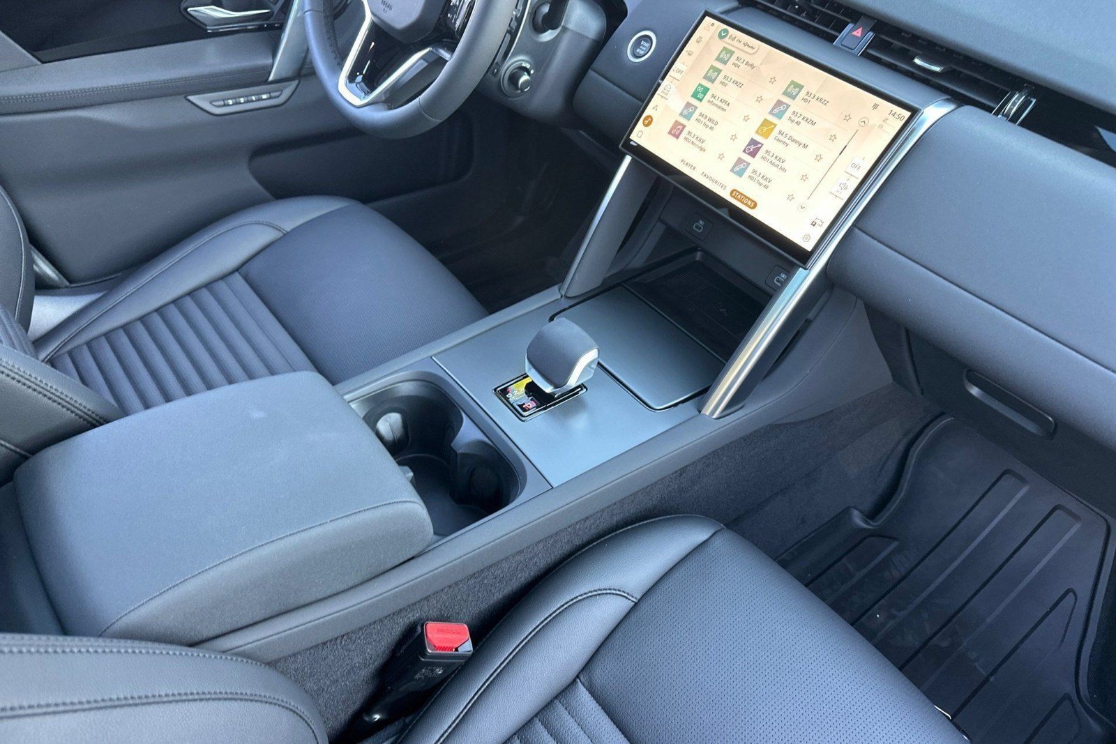 New 2025 Land Rover Discovery Sport S AWD/4WD image 19