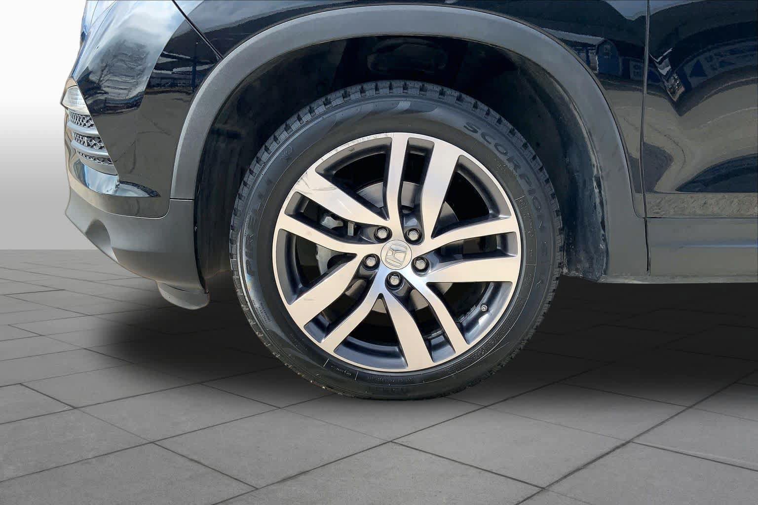 Certified 2017 Honda Pilot Elite image 11